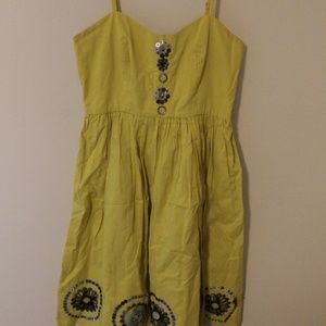 Vintage style yellow dress with sequin embroidery